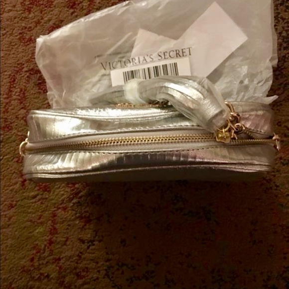 NWT Victoria Secret metallic bag with gold chain - Picture 5 of 7